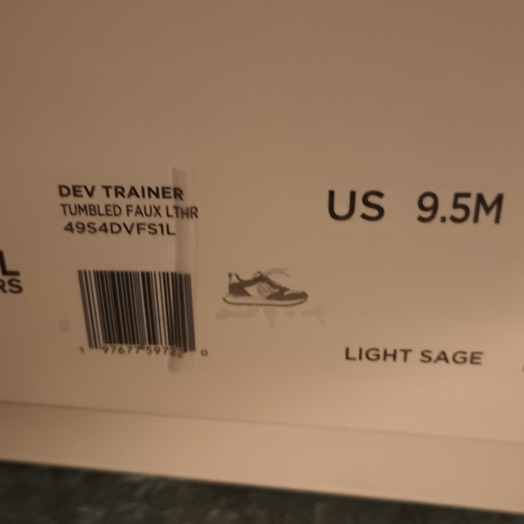 Women's sneakers - Picture 9 of 9